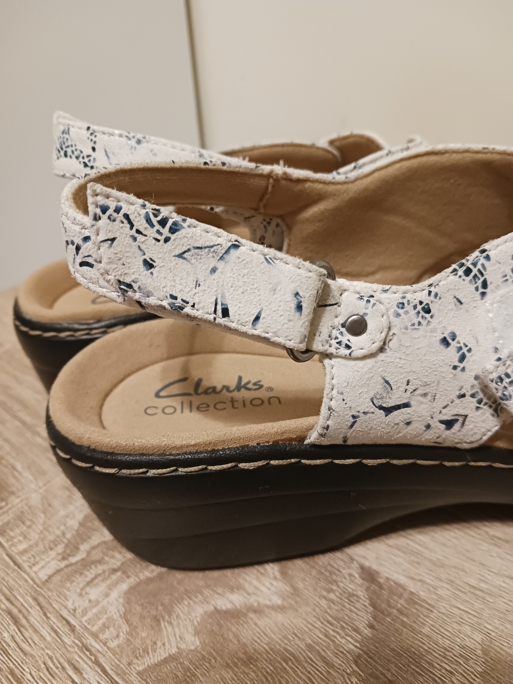 Clarks Merliah Echo Blue/White Floral Adjustable Slingback Low Profile Wedges - Picture 9 of 12